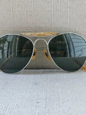 Vintage Men Sunglasses Silver Tone Metal Frame Green Lenses Aviator Sunglasses